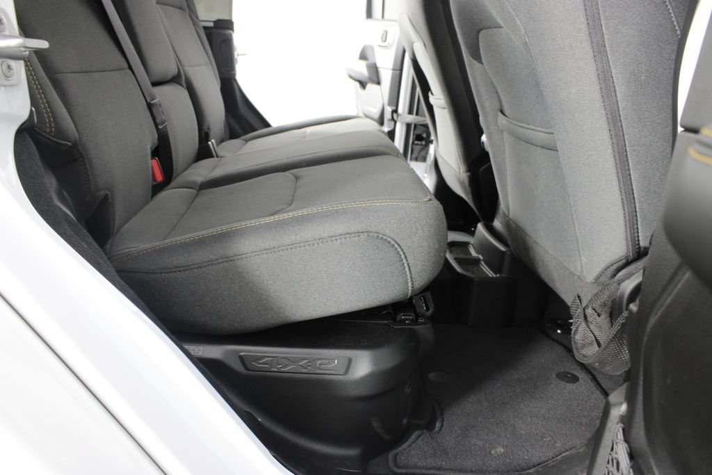 Used 2025 Jeep Wrangler Unlimited Sahara AWD/4WD image 18