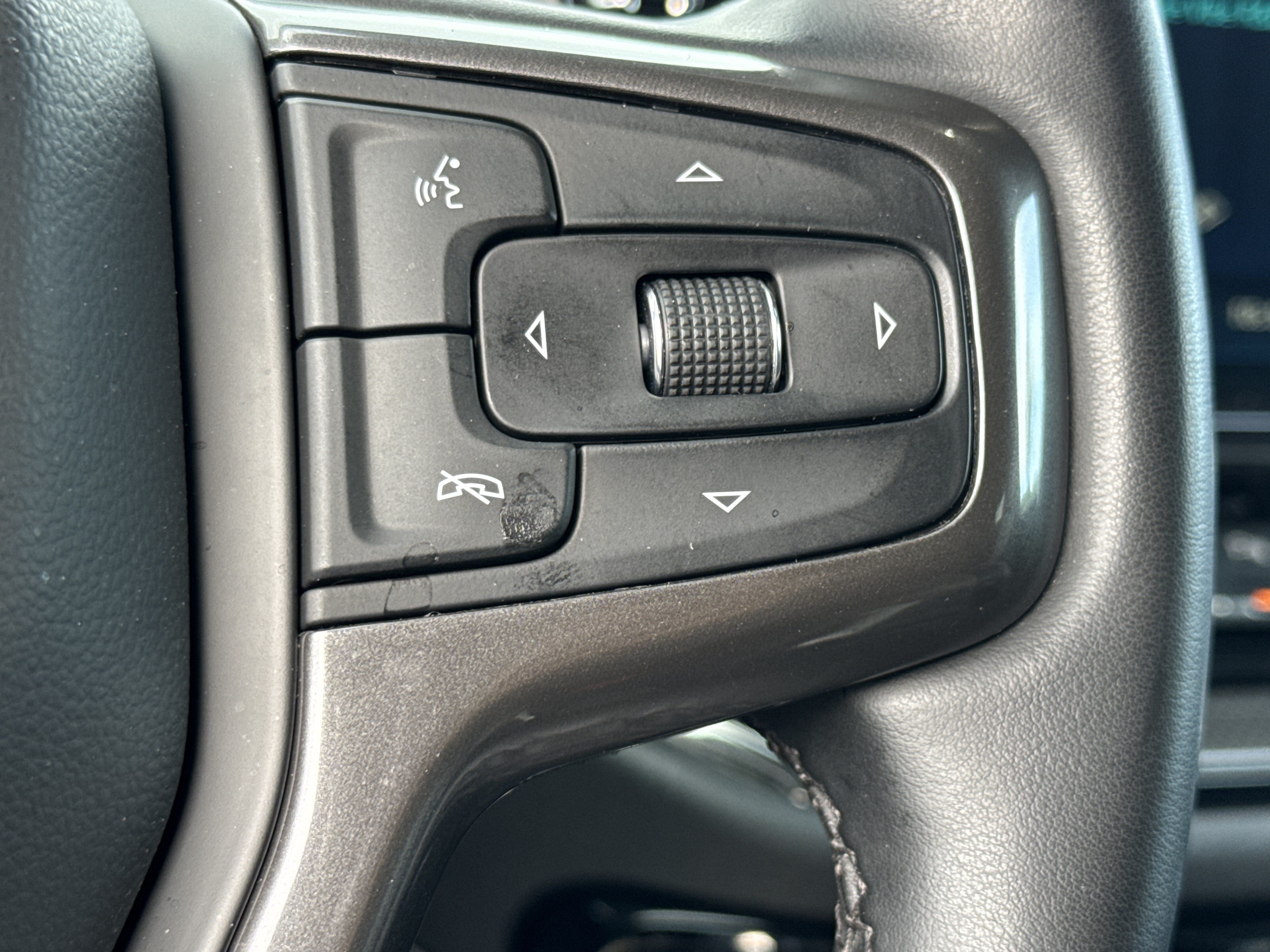 Used 2023 Chevrolet Silverado 1500 ZR2 w/ Technology Package AWD/4WD image 26