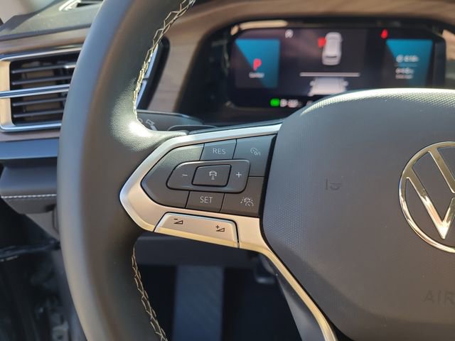 Used 2025 Volkswagen Atlas SE image 29