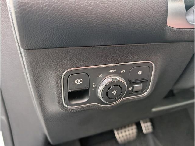 Used 2024 Mercedes-Benz GLB 250 4MATIC image 18