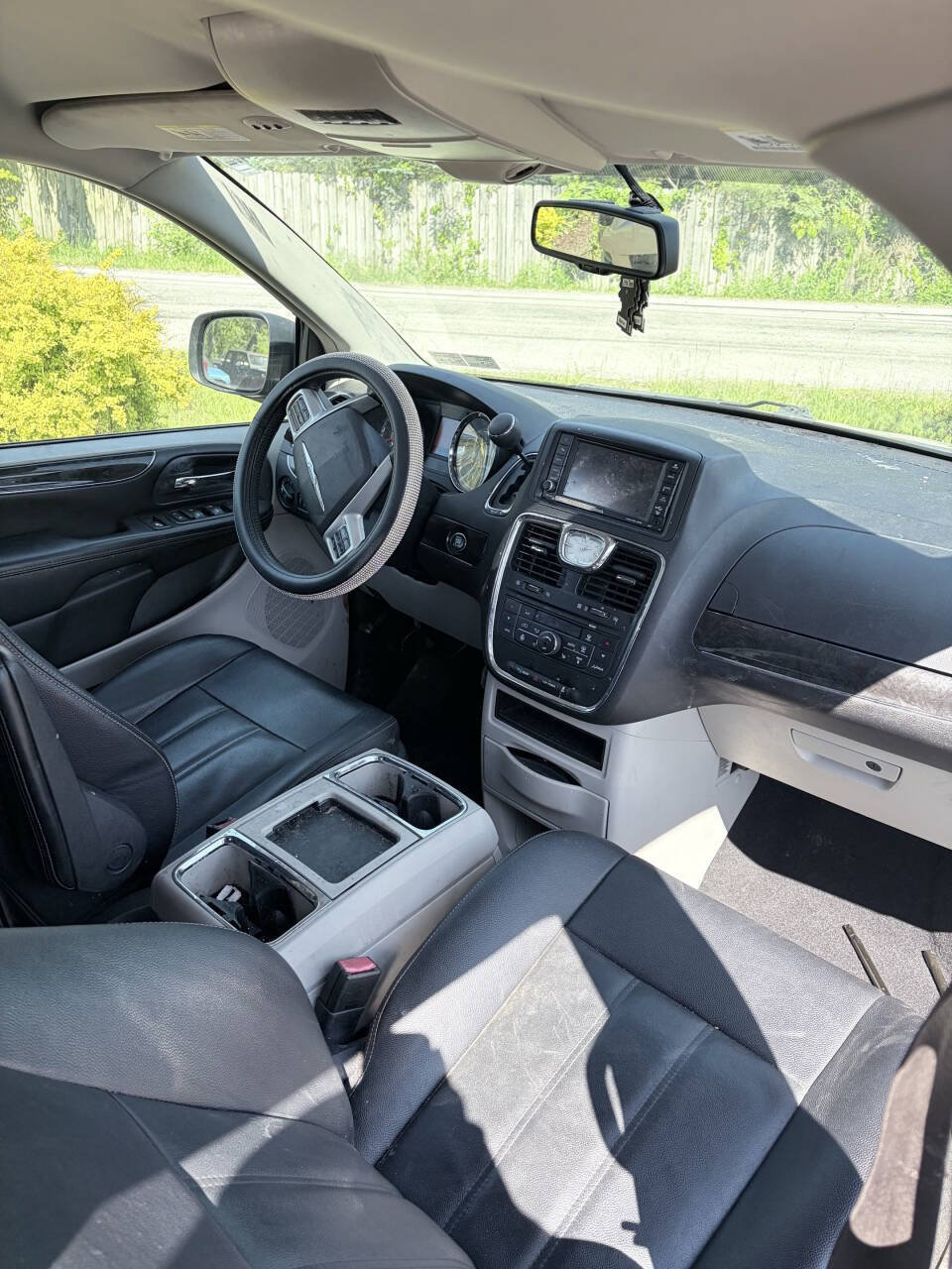 Used 2016 Chrysler Town & Country Touring w/ Driver Convenience Group FWD image 6