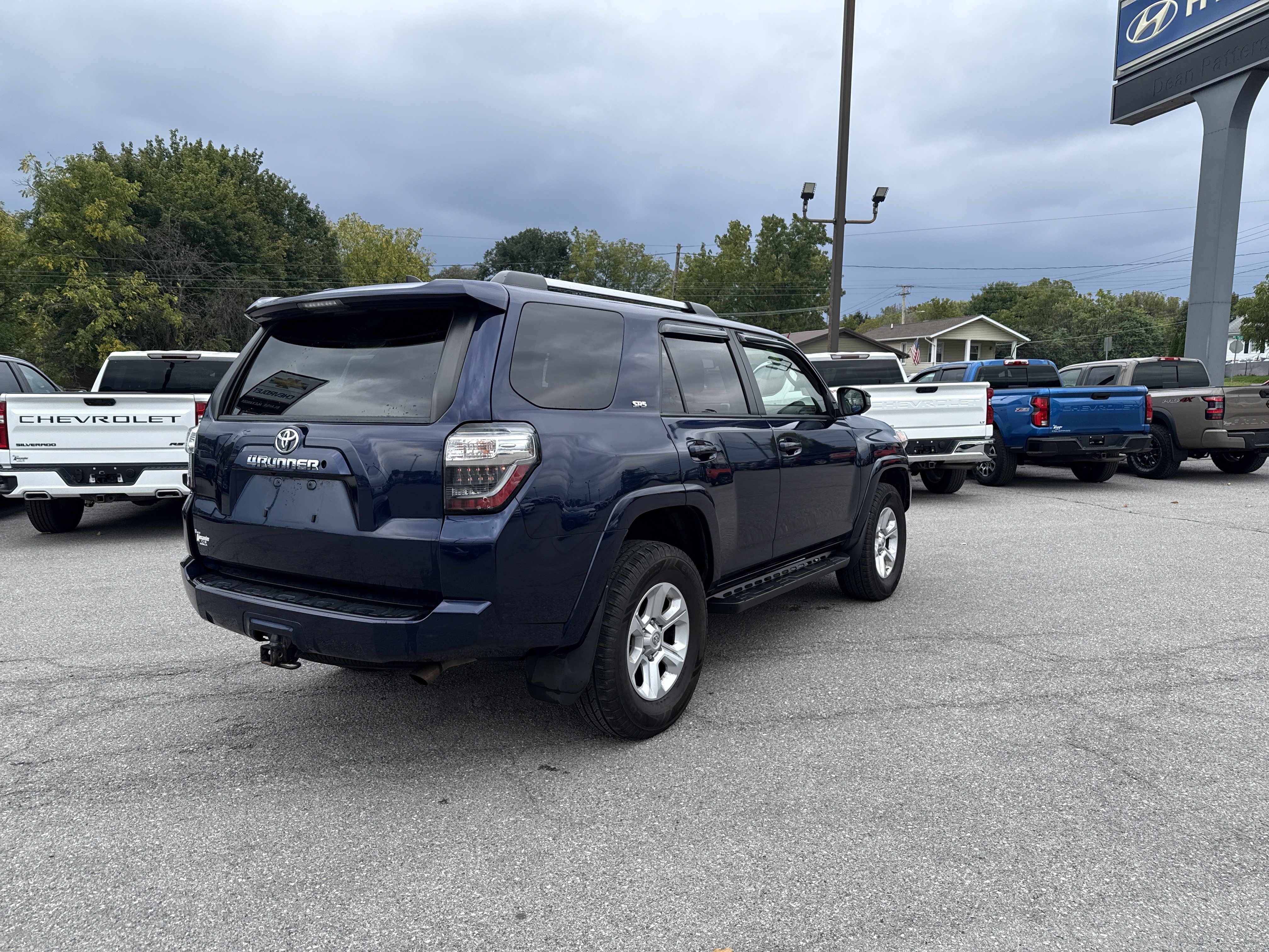 Used 2021 Toyota 4Runner SR5 AWD/4WD image 3
