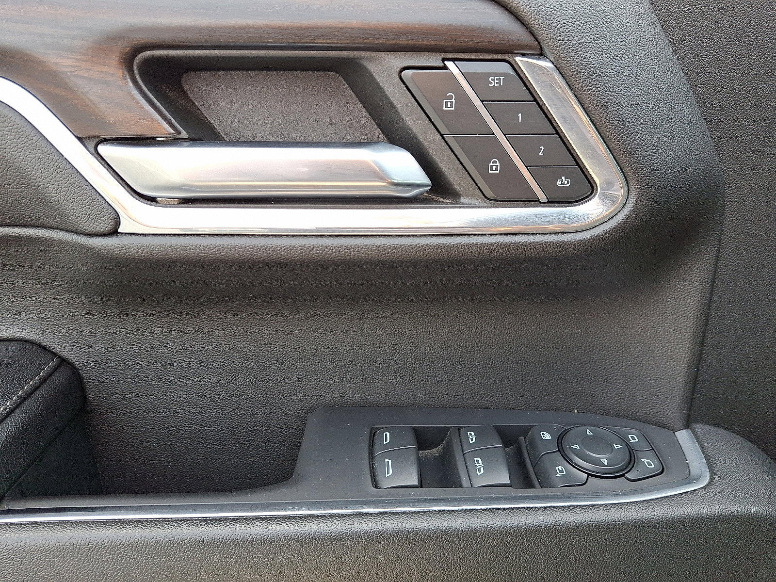 Used 2024 GMC Sierra 1500 SLT image 12