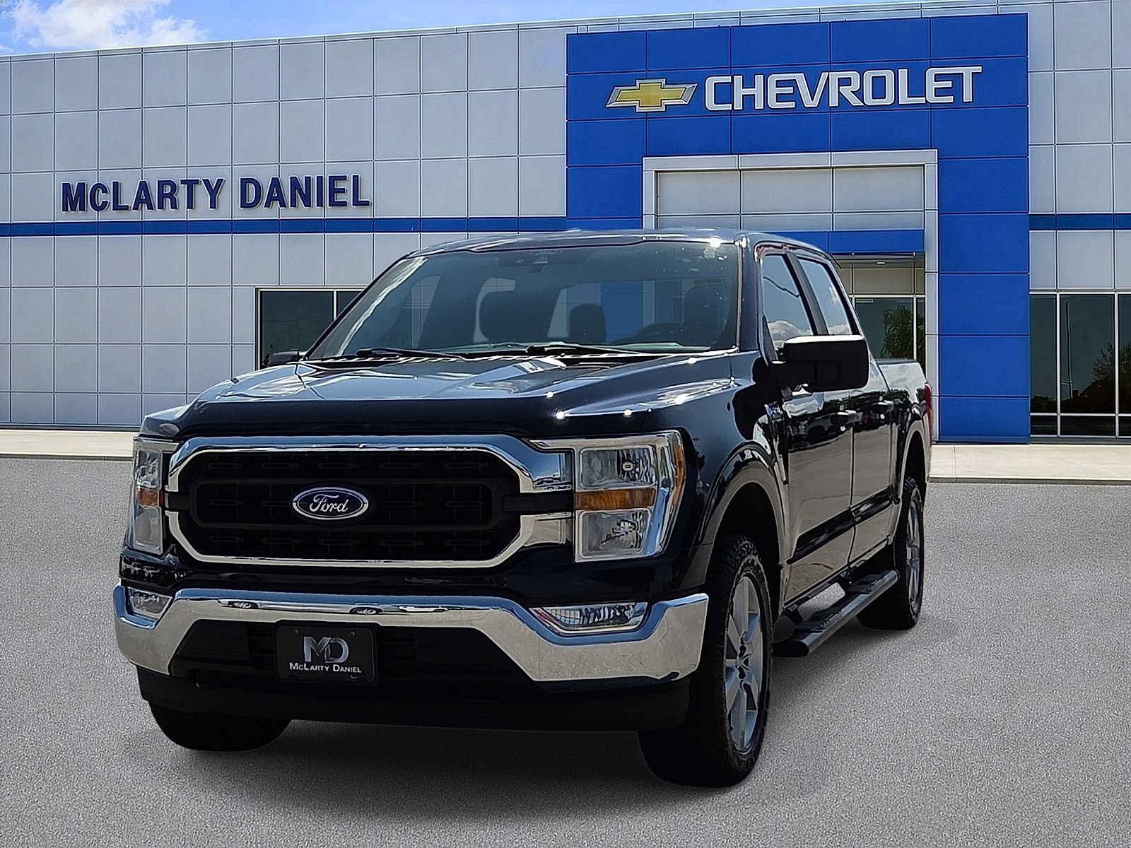 Used 2021 Ford F150 XLT AWD/4WD image 2