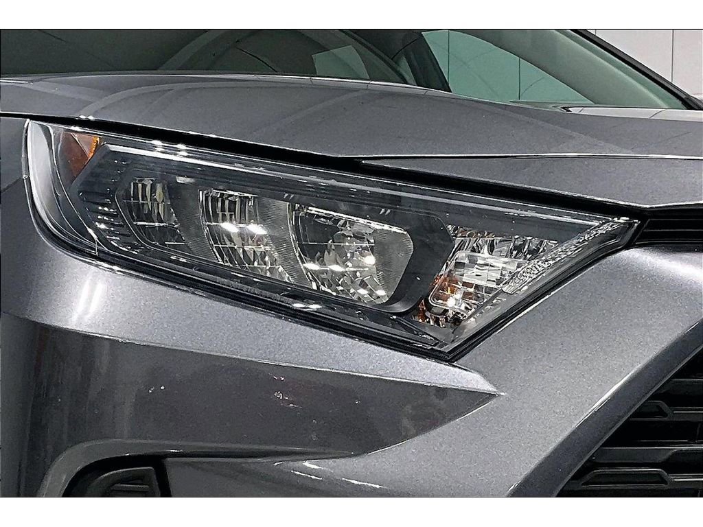 Used 2021 Toyota RAV4 LE image 29