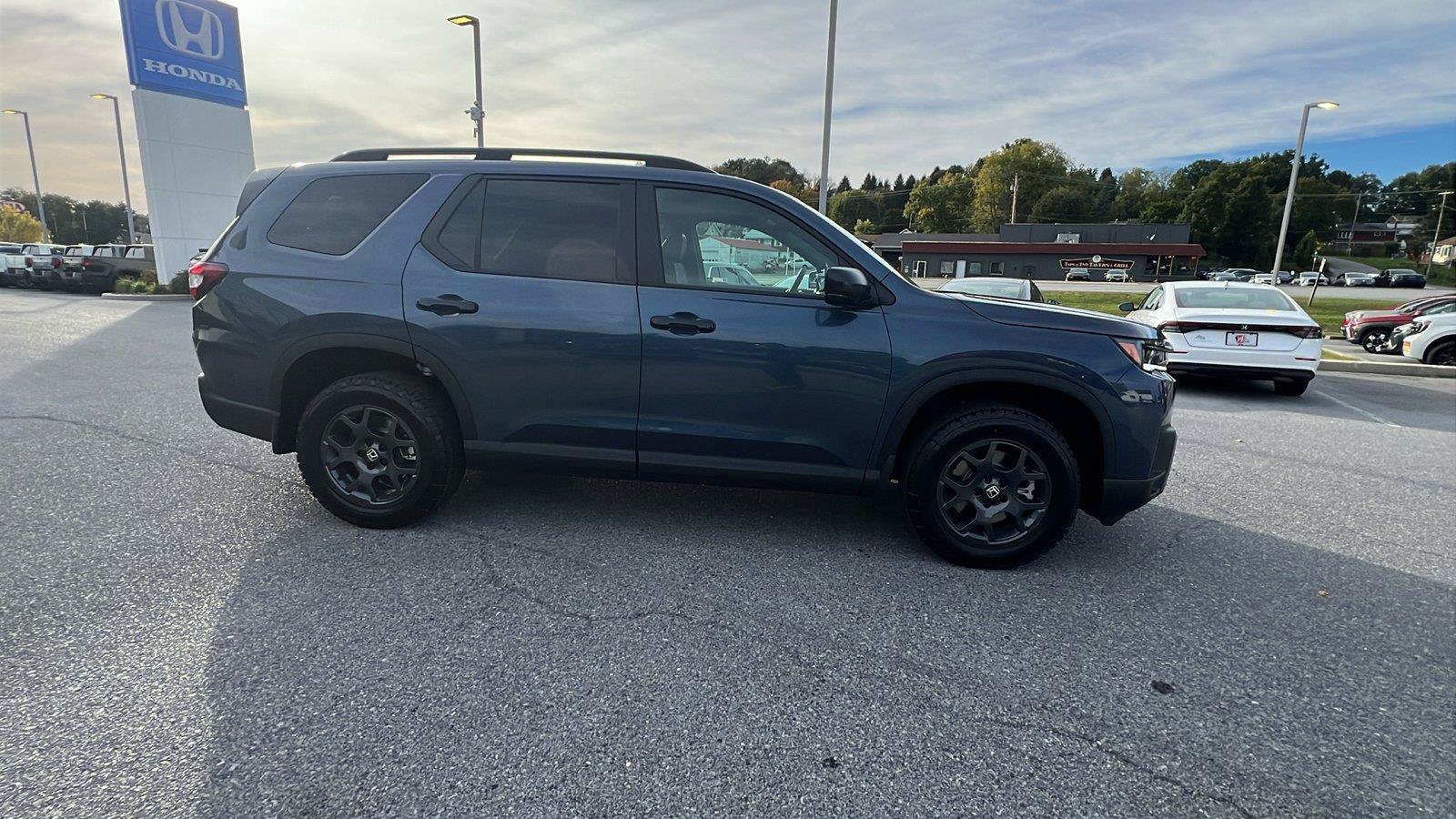 New 2026 Honda Pilot TrailSport image 3