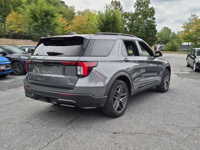 Used 2025 Ford Explorer ST-Line w/ ST-Line Street Pack AWD/4WD image 5