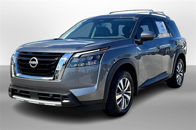 New 2025 Nissan Pathfinder SL image 2