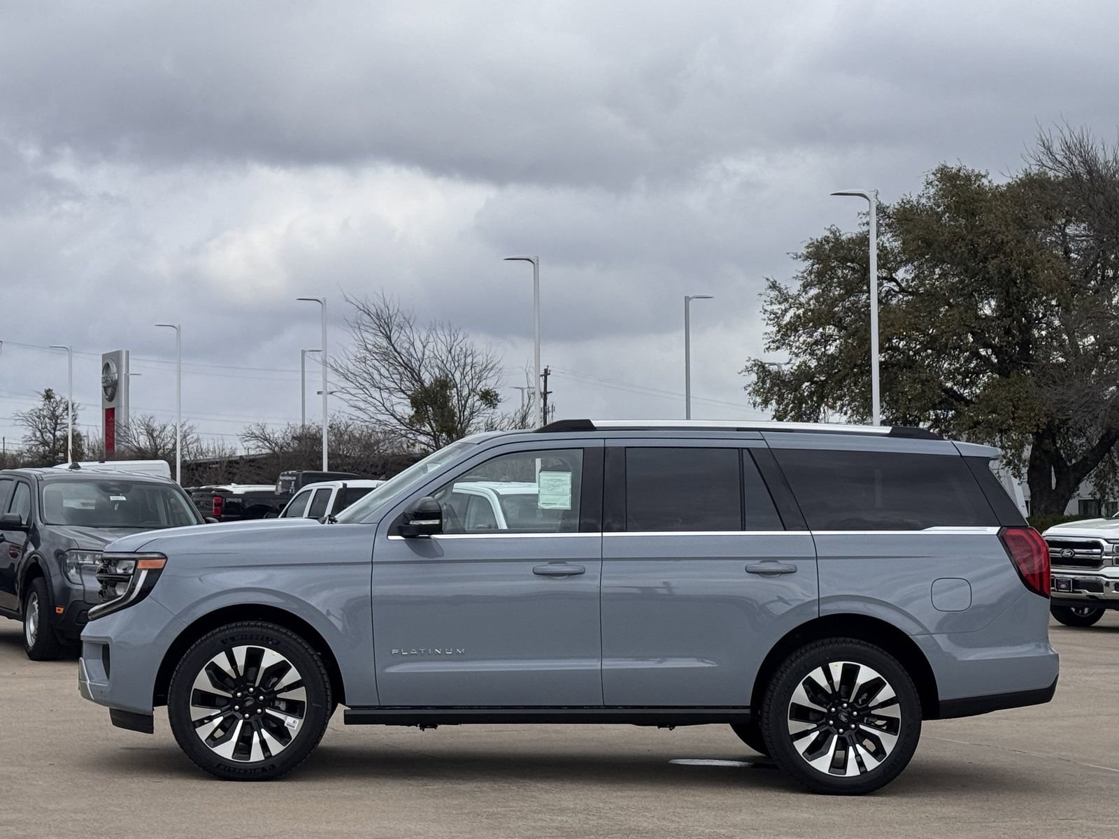 New 2026 Ford Expedition Platinum image 3