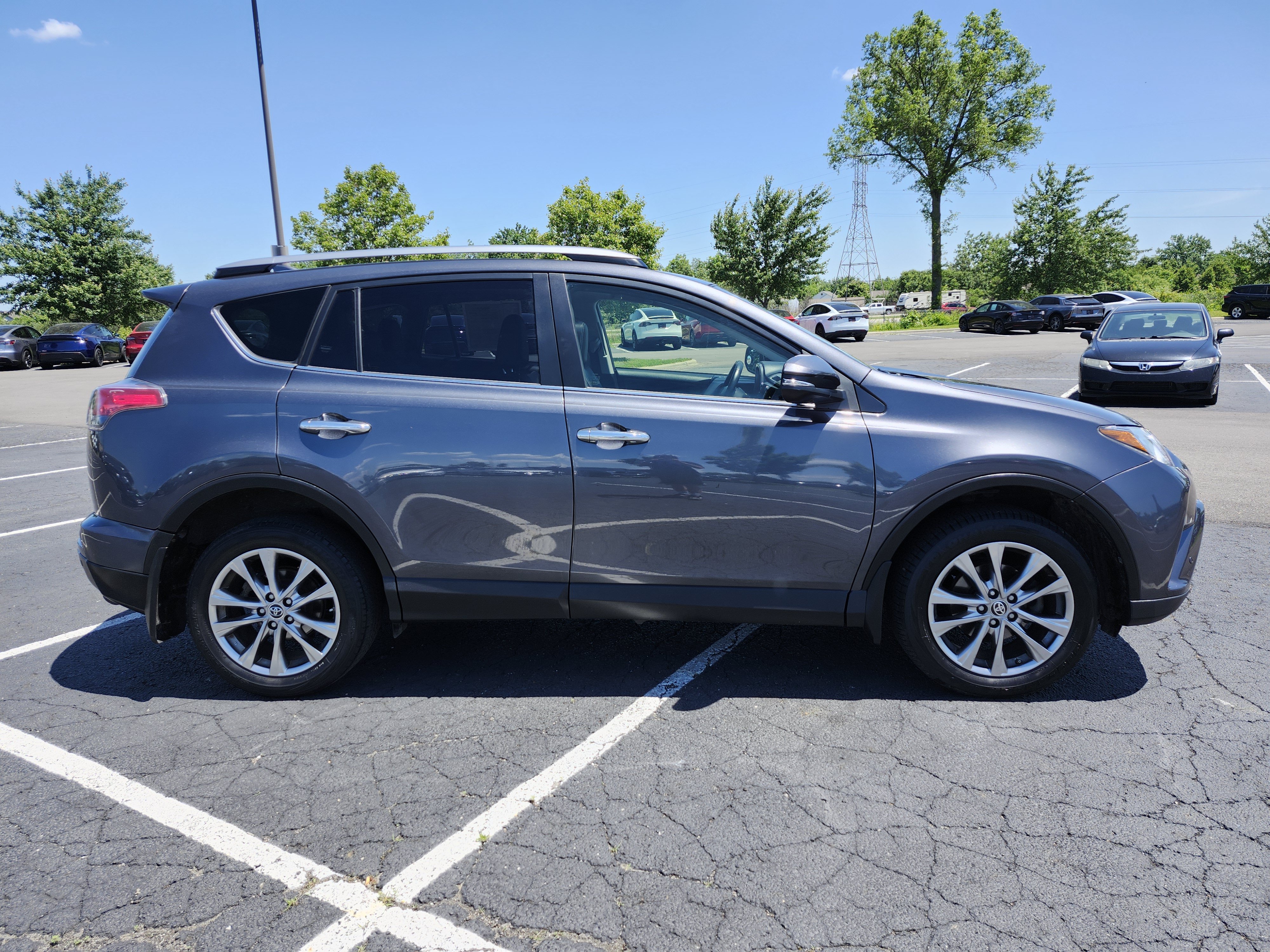Used 2017 Toyota RAV4 Limited w/ Advanced Technology Package AWD/4WD image 18