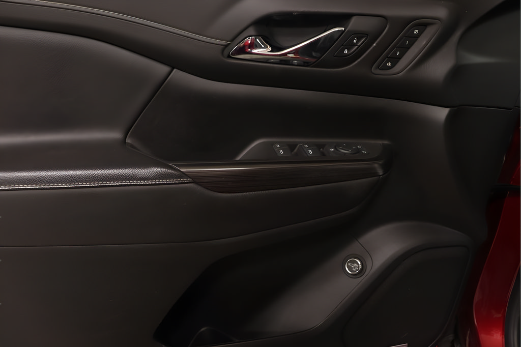 Used 2019 GMC Acadia SLT w/ LPO, Floor Liner Package AWD/4WD image 24