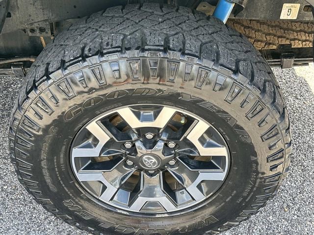 Used 2023 Toyota Tacoma TRD Off-Road w/ Technology Package AWD/4WD image 14