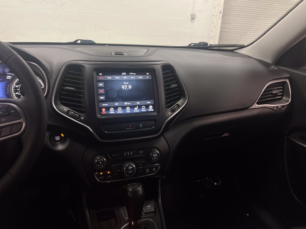 Used 2022 Jeep Cherokee Latitude Lux FWD image 17