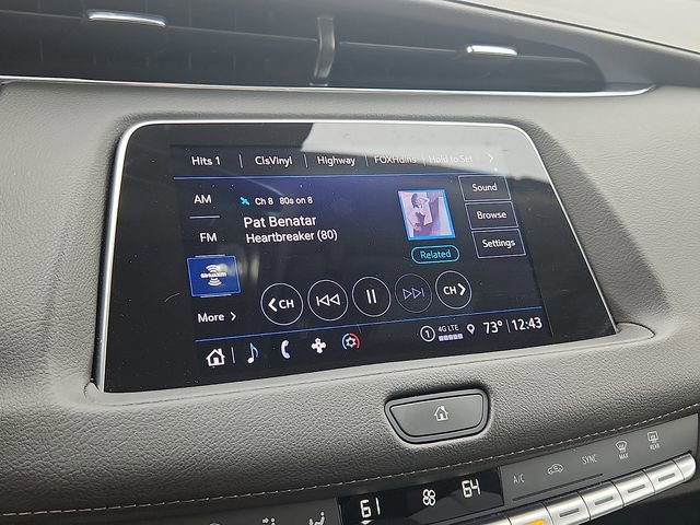 Used 2023 Cadillac XT4 Luxury w/ Cold Weather Package FWD image 17