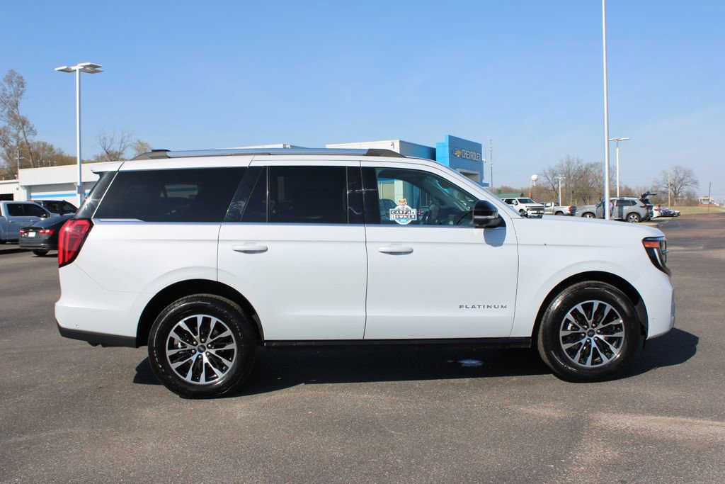 Used 2025 Ford Expedition Platinum image 11