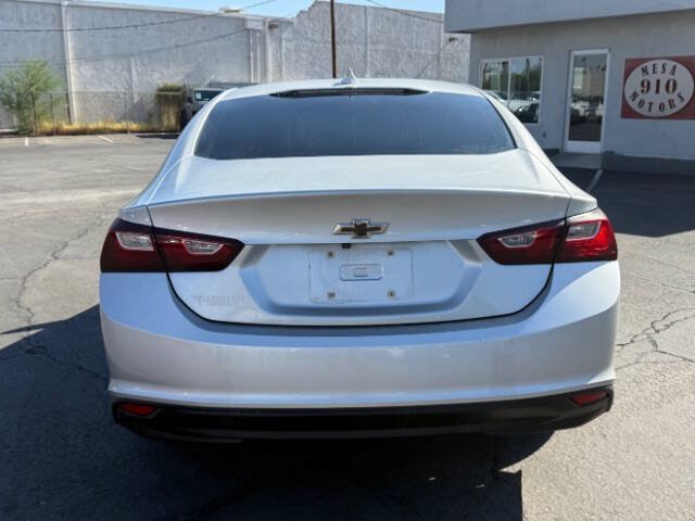 Used 2017 Chevrolet Malibu LT FWD image 4