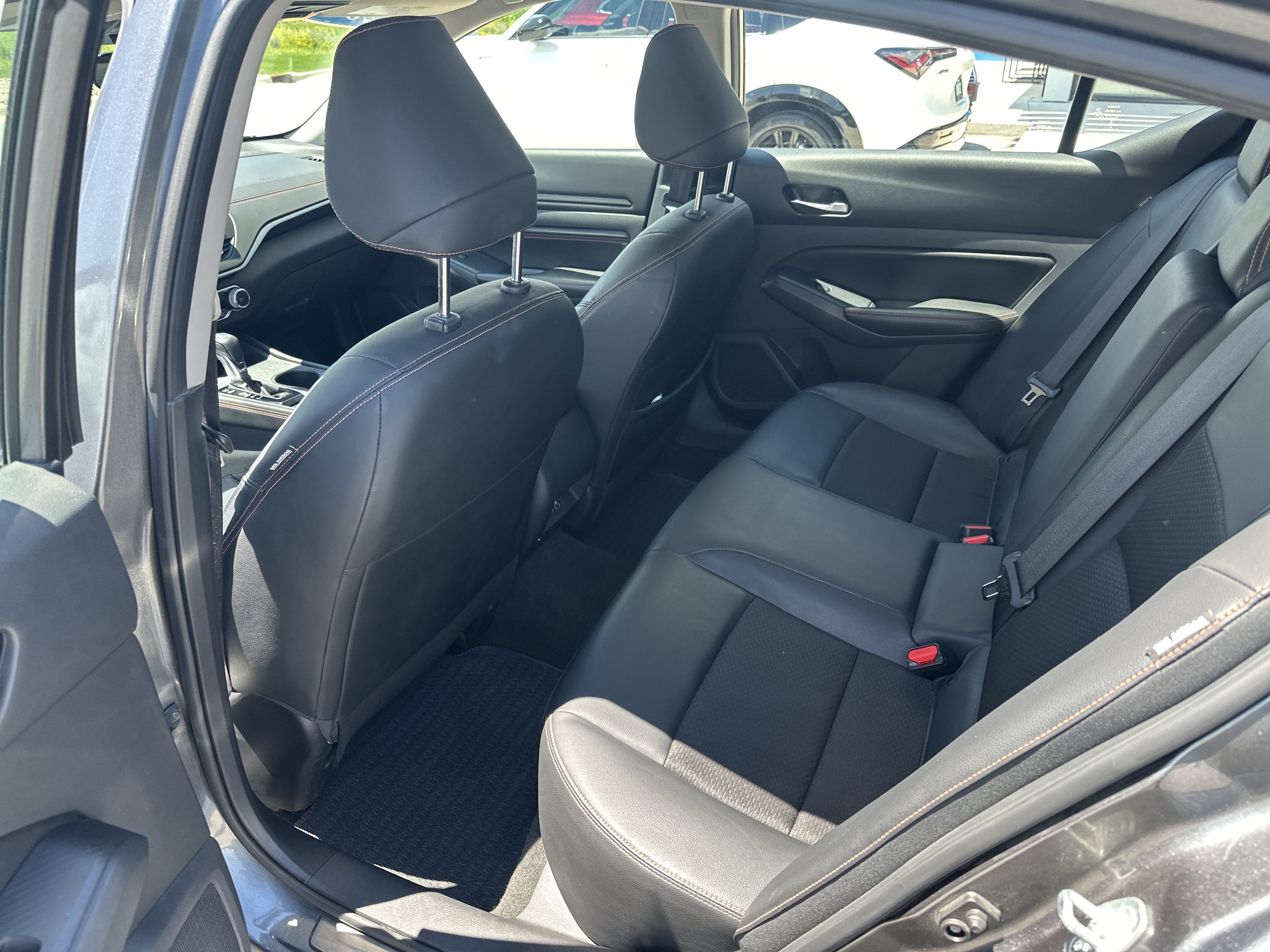 Used 2022 Nissan Altima 2.5 SR w/ Midnight Edition Package AWD/4WD image 3