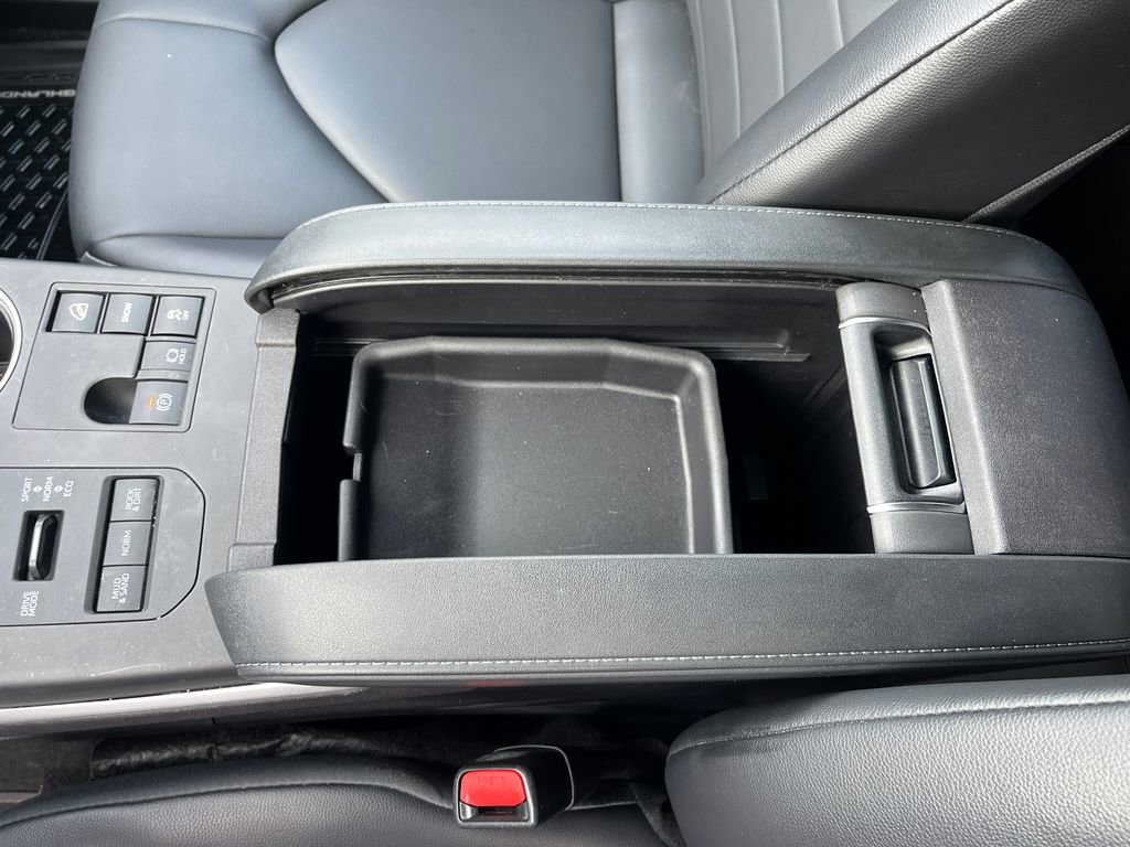 Used 2024 Toyota Highlander XLE image 26