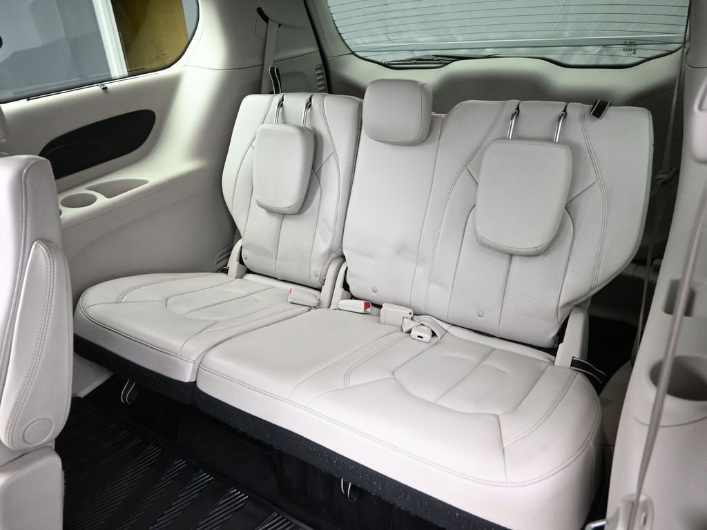 Used 2021 Chrysler Pacifica Touring-L image 24