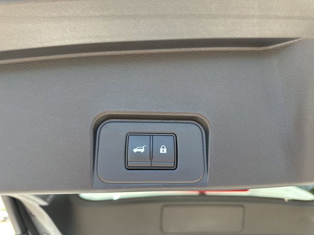 Used 2024 Nissan Rogue SV image 15