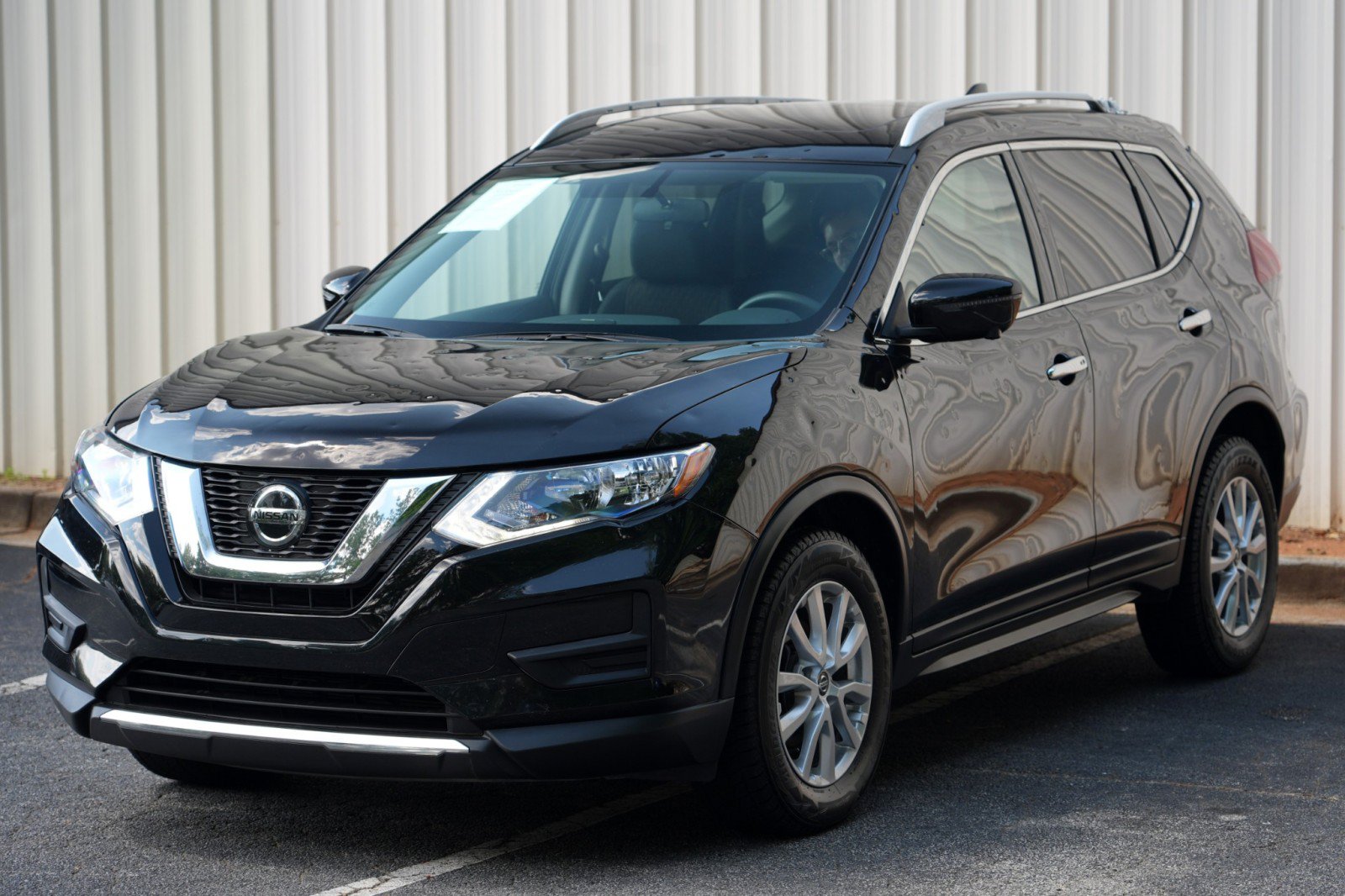 Used 2018 Nissan Rogue SV w/ Sun & Sound Touring Package AWD/4WD image 44
