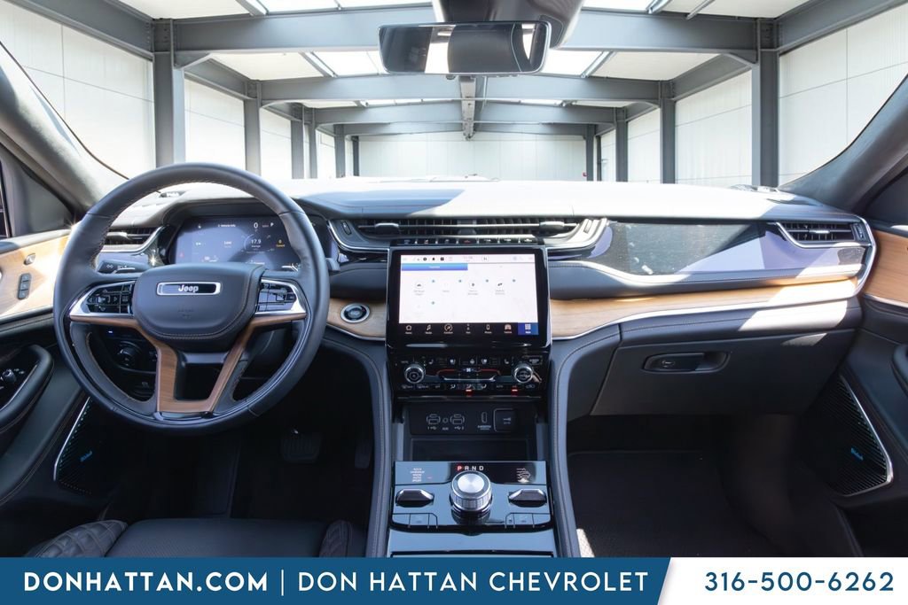 Used 2022 Jeep Grand Cherokee Summit AWD/4WD image 4