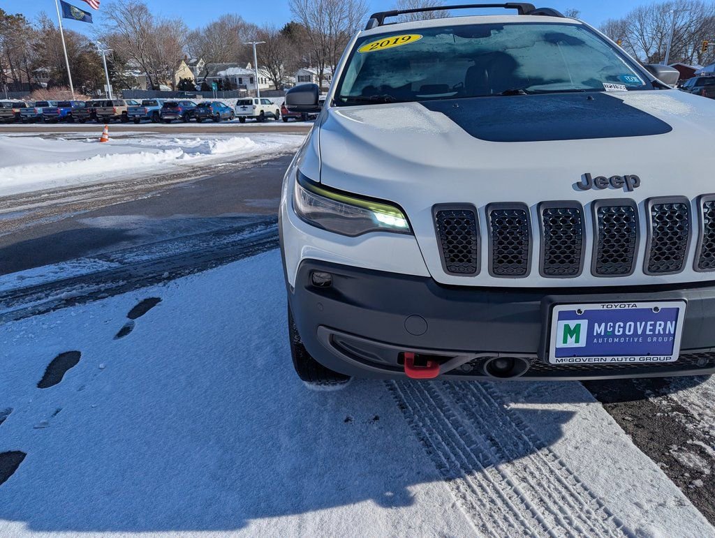 Used 2019 Jeep Cherokee Trailhawk image 9