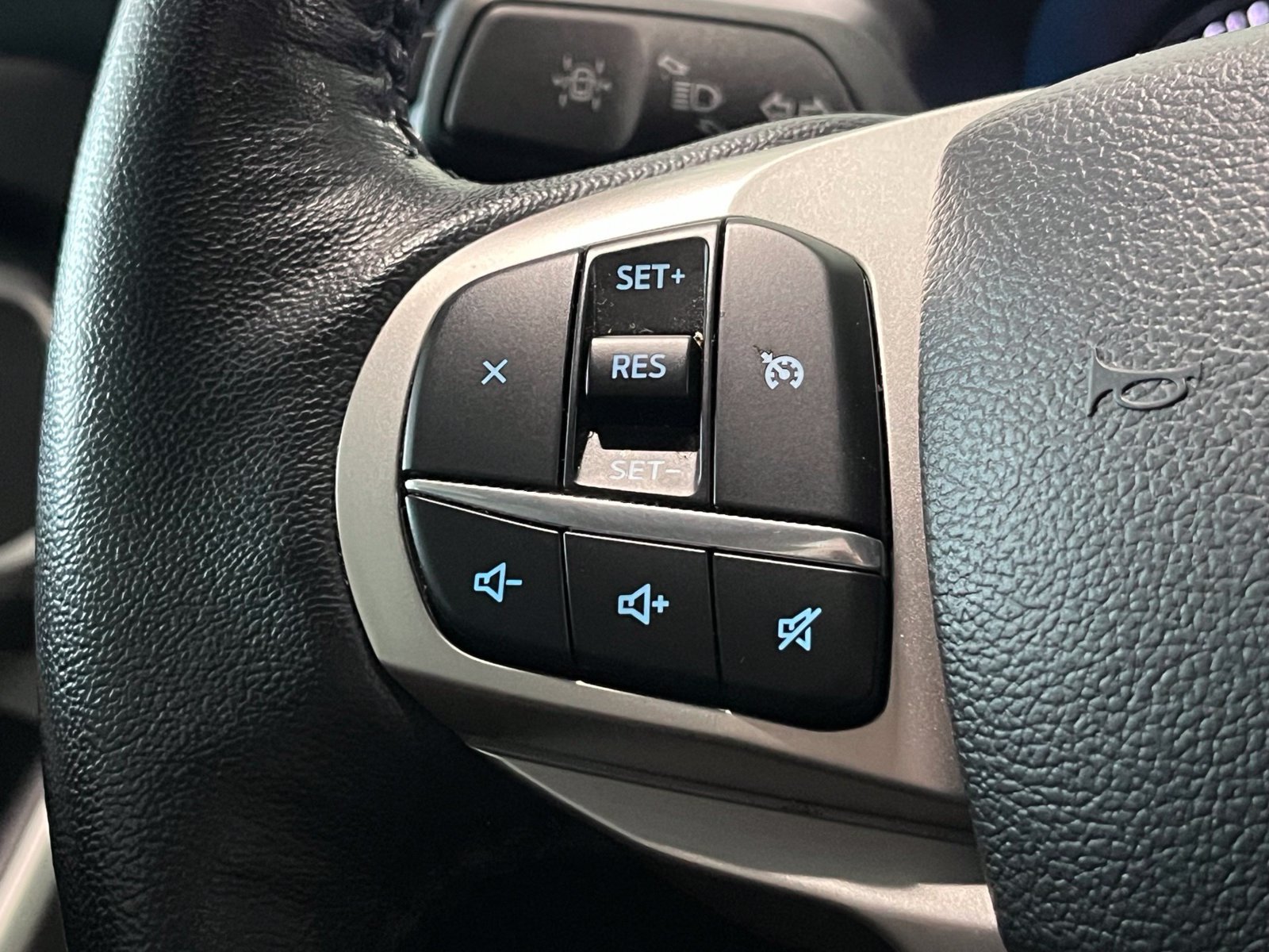 Used 2021 Ford Explorer XLT AWD/4WD image 31