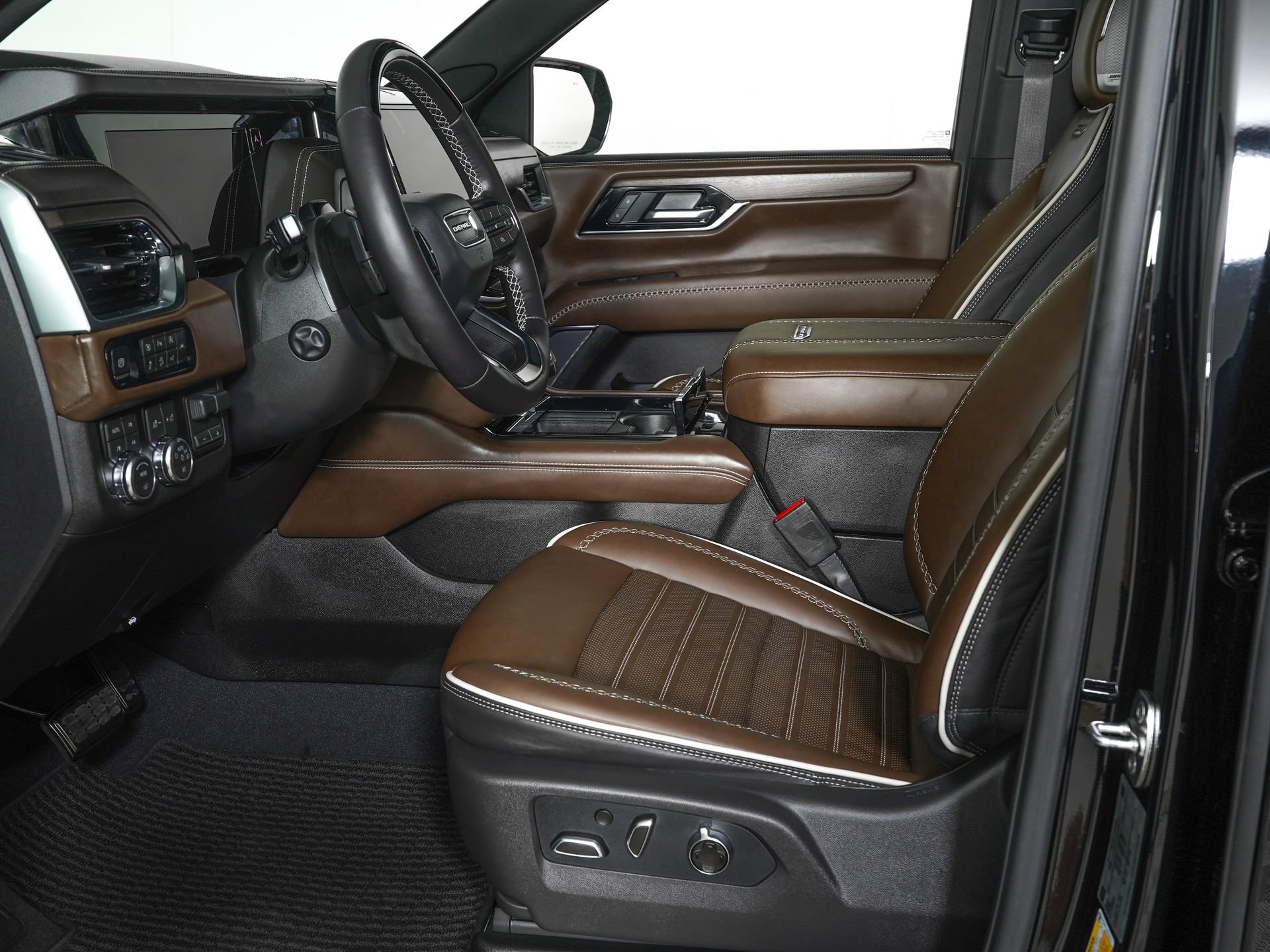 Used 2026 GMC Yukon Denali Ultimate AWD/4WD image 17