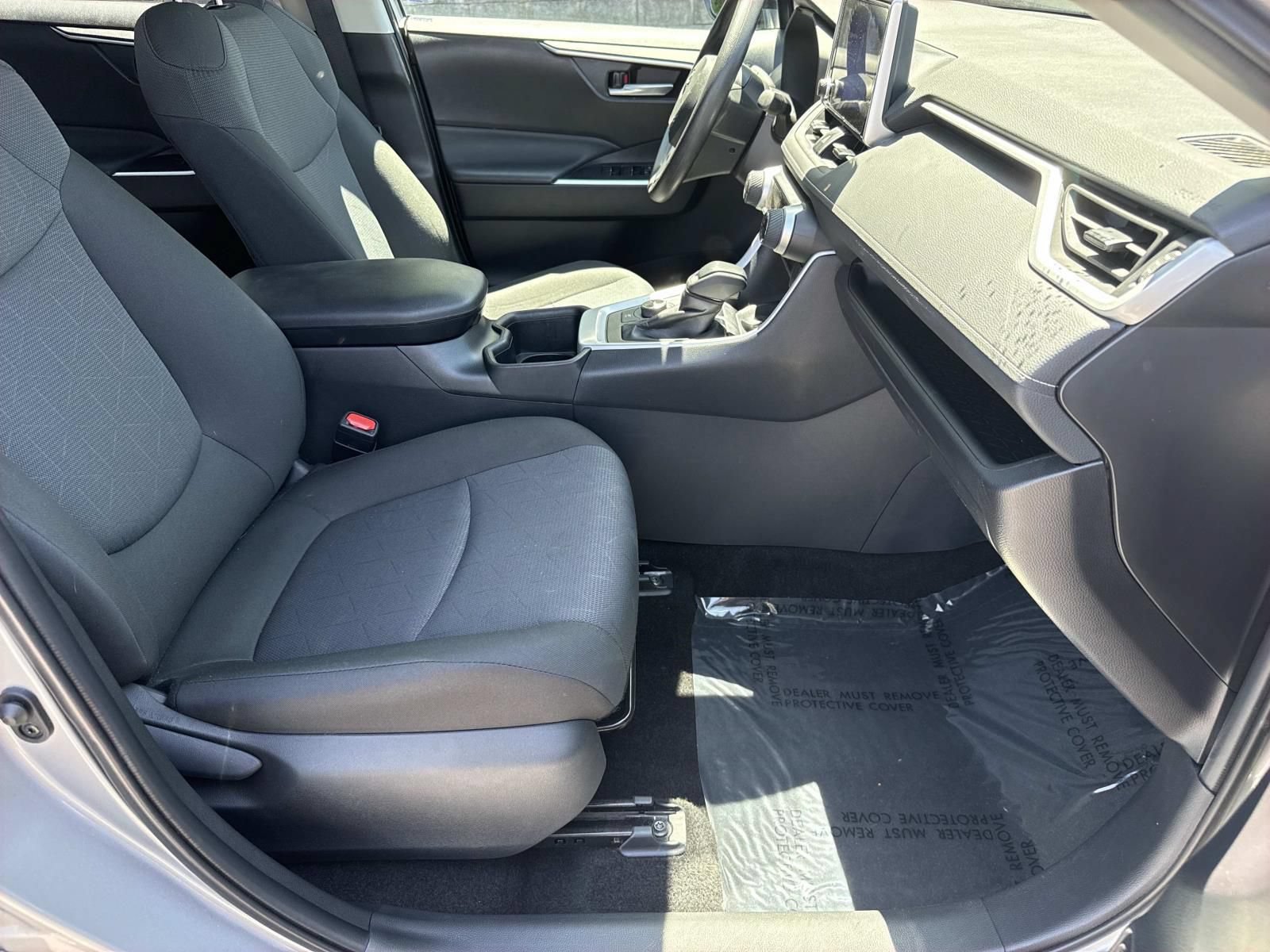 Used 2025 Toyota RAV4 XLE AWD/4WD image 25