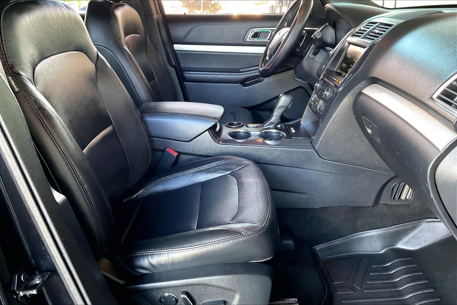Used 2016 Ford Explorer XLT w/ Equipment Group 202A FWD image 25