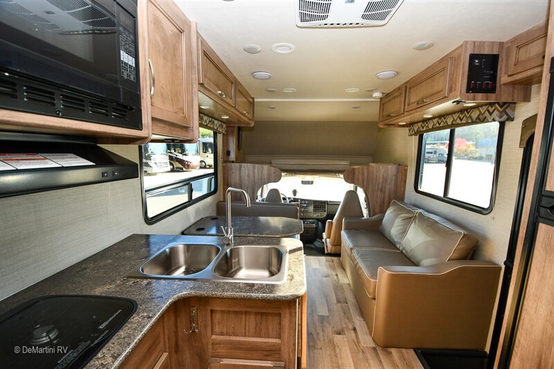 Used 2018 Chevrolet Express 4500 w/ RV Package RWD image 12