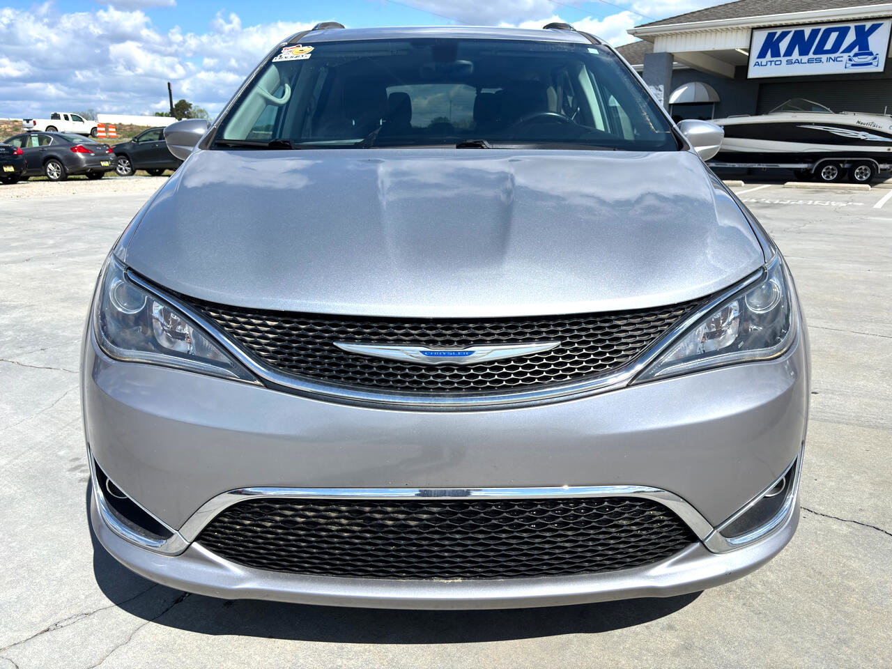 Used 2018 Chrysler Pacifica Touring-L image 9