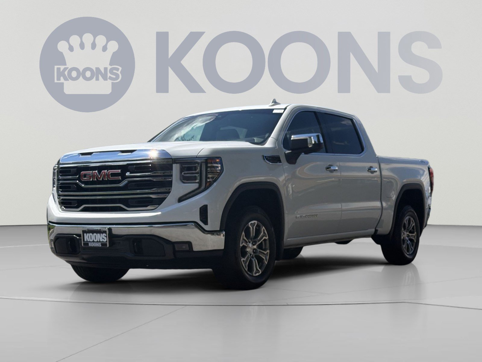 Used 2025 GMC Sierra 1500 SLT AWD/4WD image 1