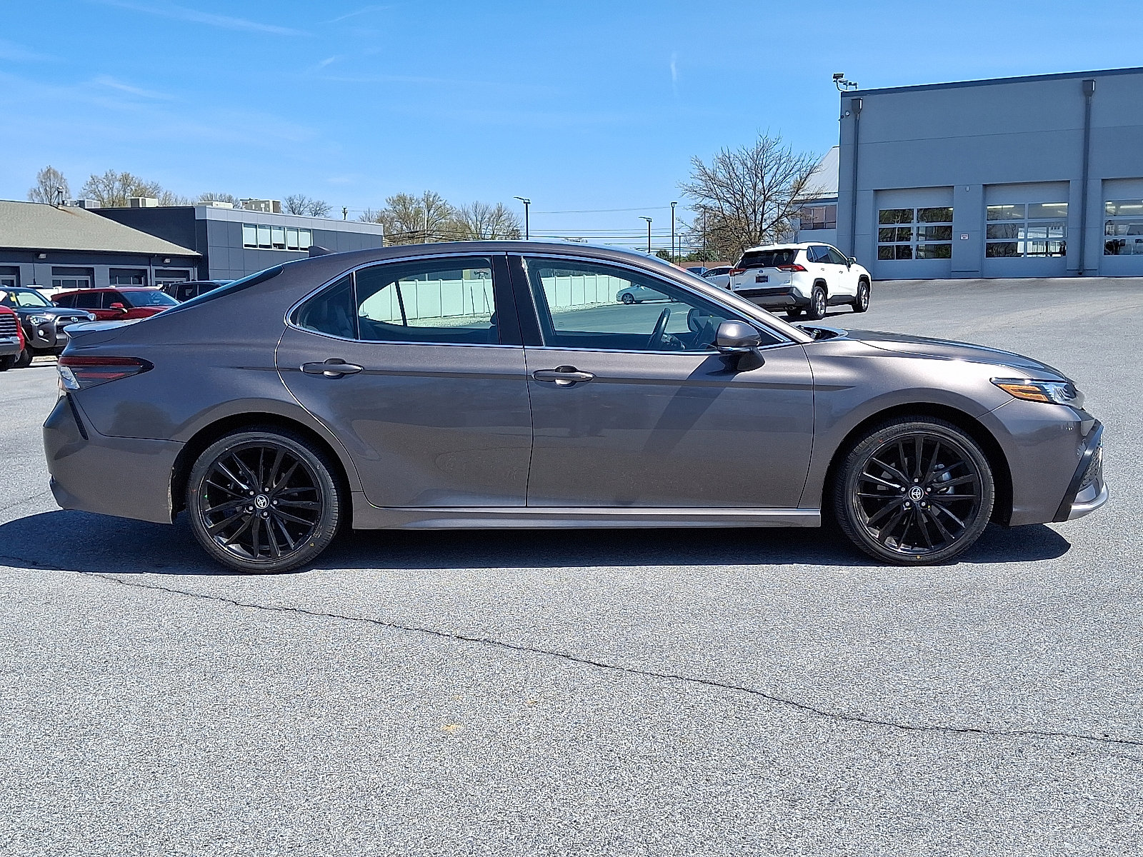 Used 2024 Toyota Camry XSE FWD image 8