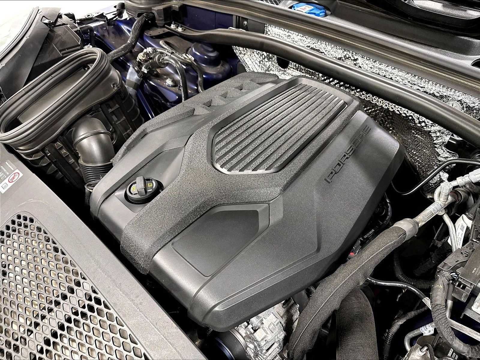 Used 2026 Porsche Macan AWD/4WD image 38
