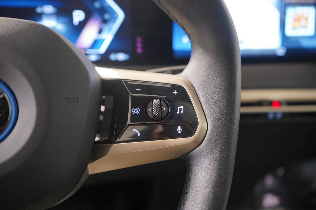 Used 2023 BMW iX xDrive50 w/ Premium Package image 19