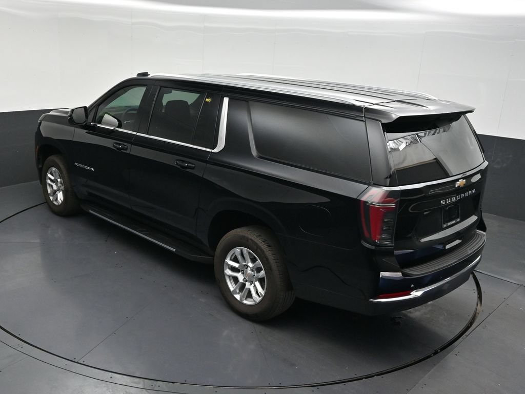 Used 2026 Chevrolet Suburban LS RWD image 17