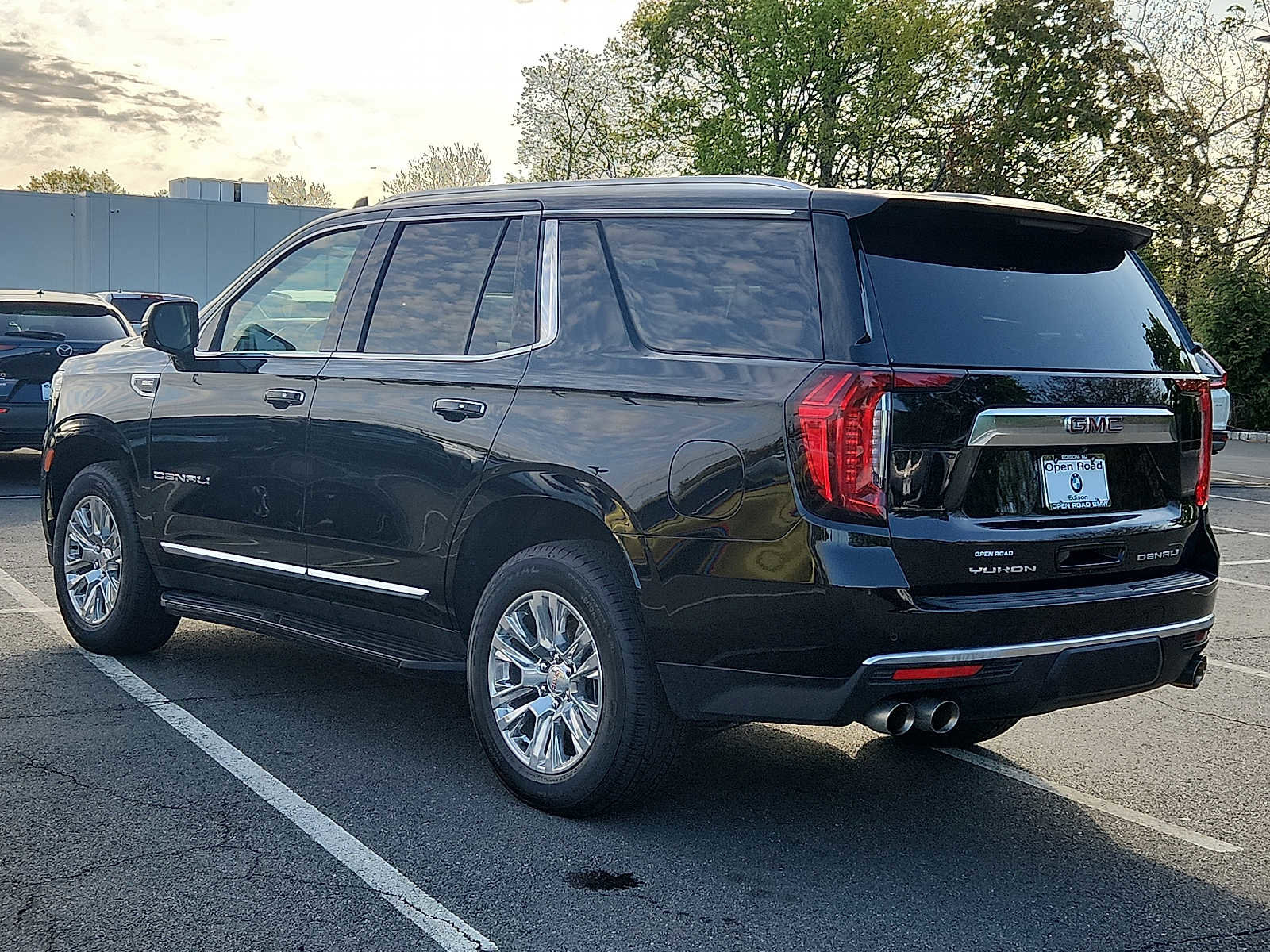 Used 2024 GMC Yukon Denali AWD/4WD image 4