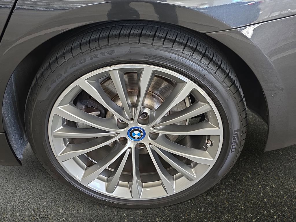 Certified 2022 BMW 530e w/ Convenience Package image 29