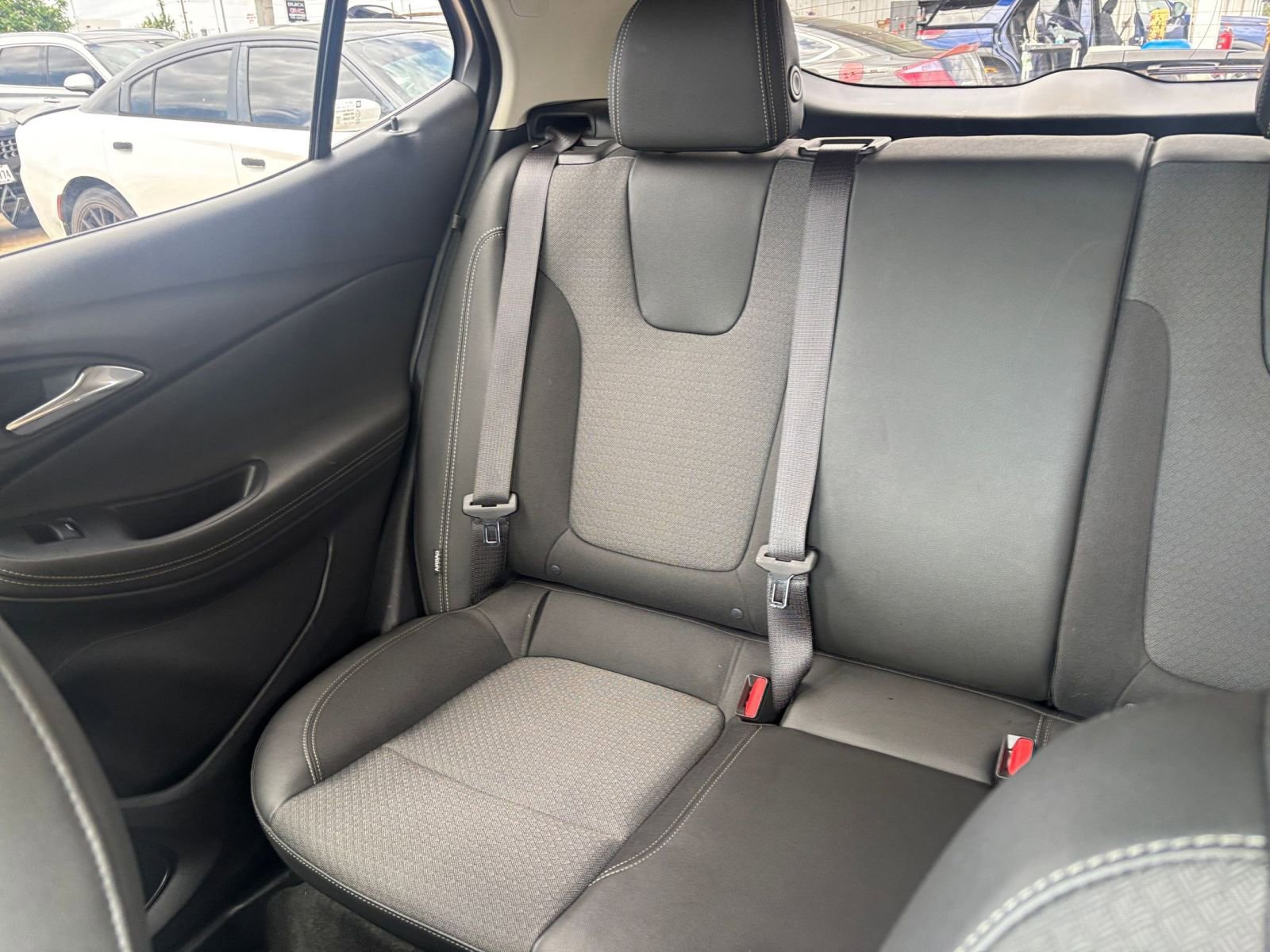 Used 2025 Buick Encore GX Preferred image 38