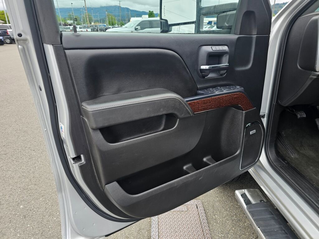 Used 2015 GMC Sierra 2500 SLT w/ Duramax Plus Package AWD/4WD image 16