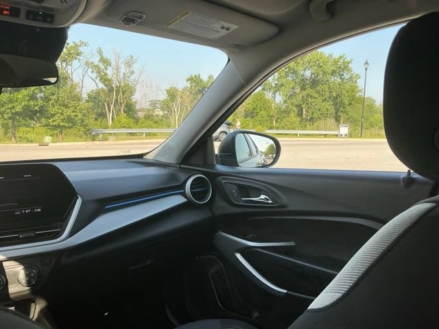 Used 2025 Chevrolet Trax LS w/ Driver Confidence Package FWD image 28