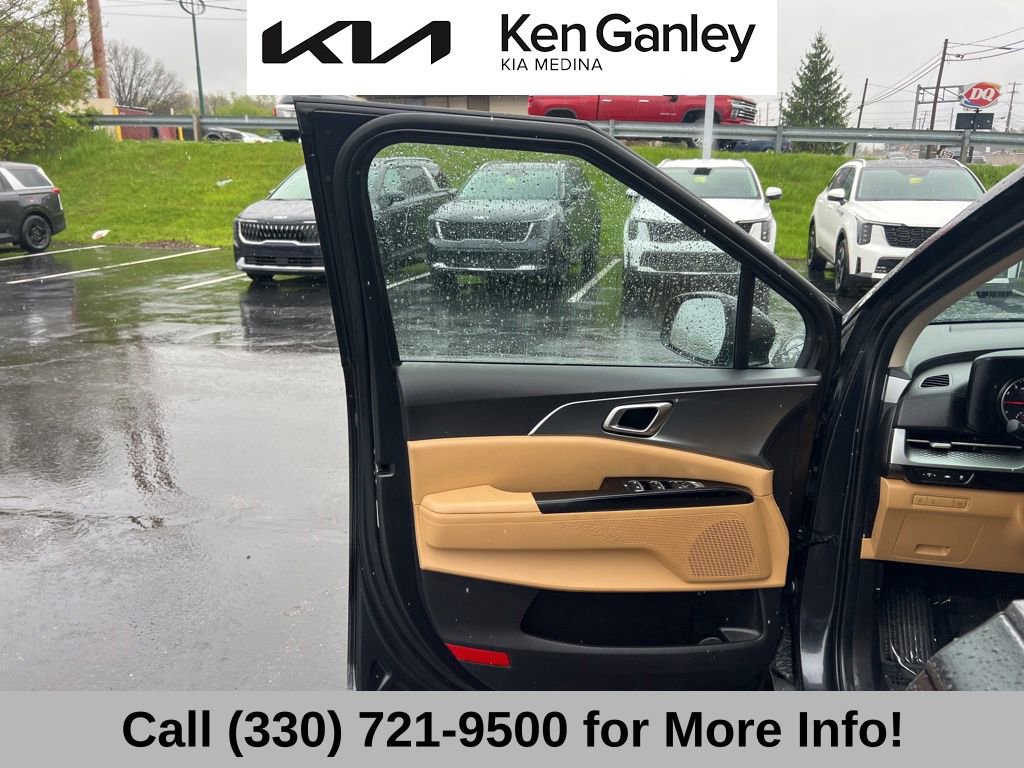 Used 2024 Kia Carnival LX FWD image 26