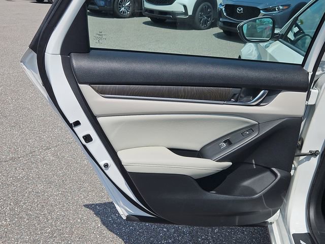 Used 2018 Honda Accord Touring image 12