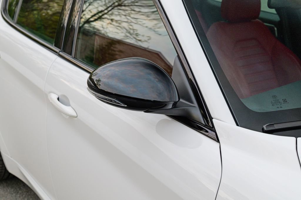 Used 2023 Alfa Romeo Giulia Veloce AWD/4WD image 11