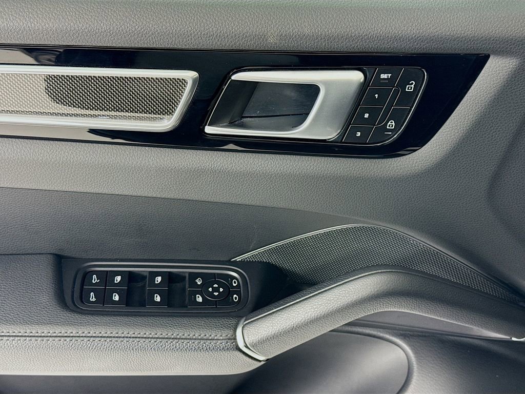 Certified 2022 Porsche Cayenne S image 11