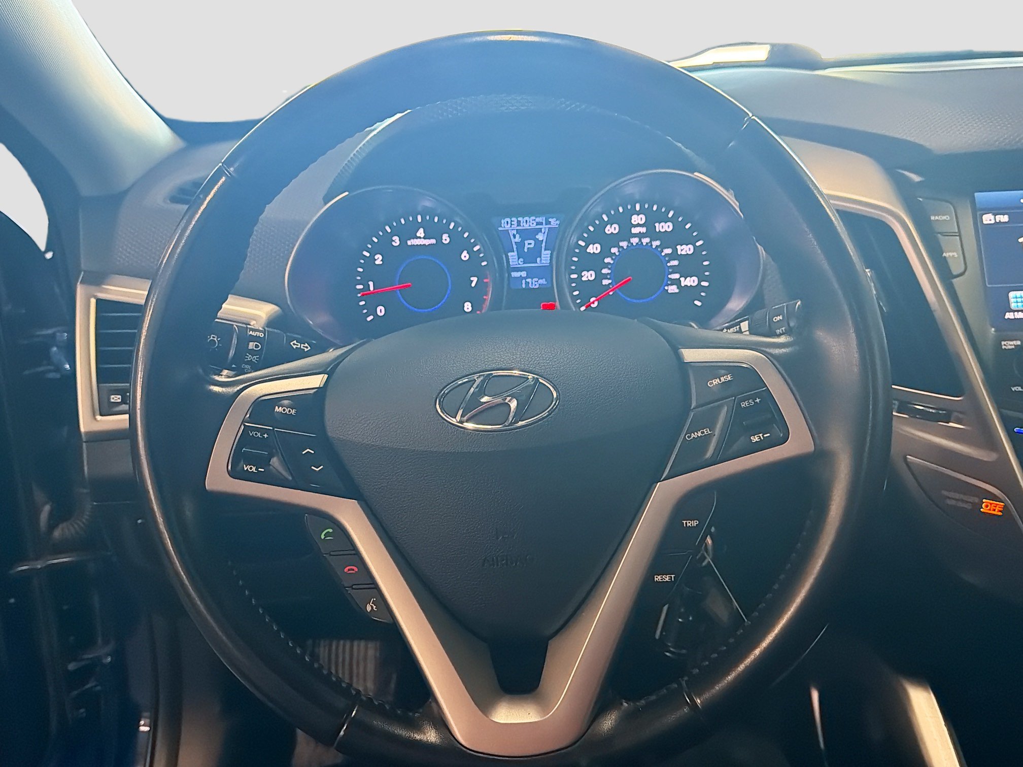 Used 2017 Hyundai Veloster FWD image 17