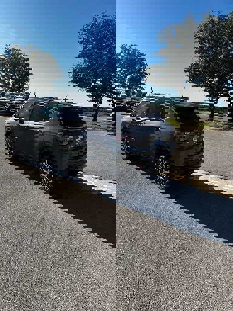 Used 2022 Jeep Compass Limited w/ Elite Group AWD/4WD image 3