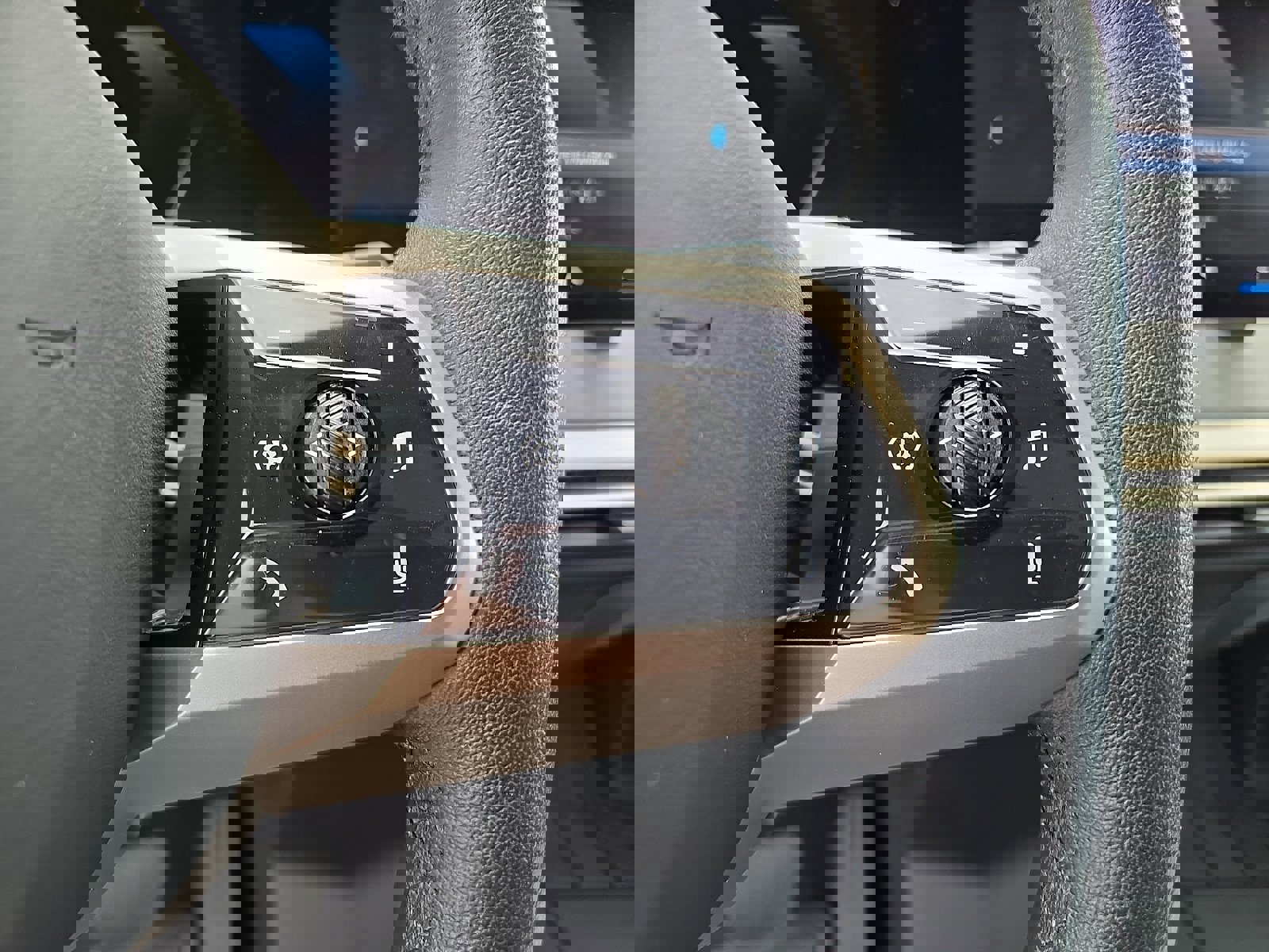 Used 2024 BMW iX xDrive50 w/ Sport Package image 23